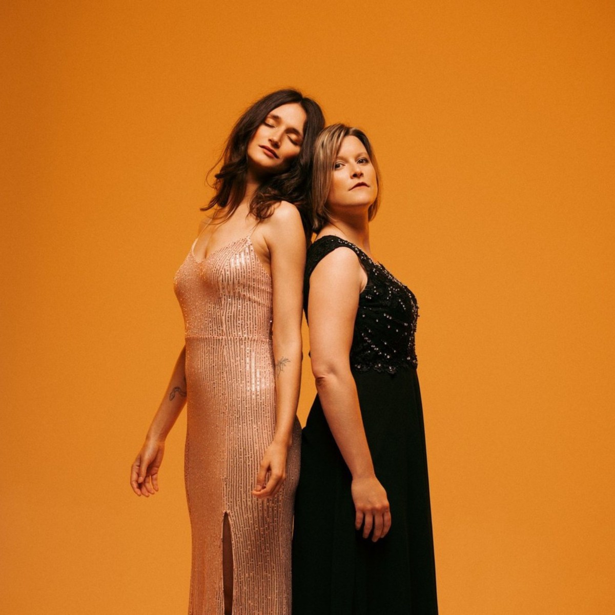 Coline & Paula spectacle poétique slam chant musique concert duo de scène